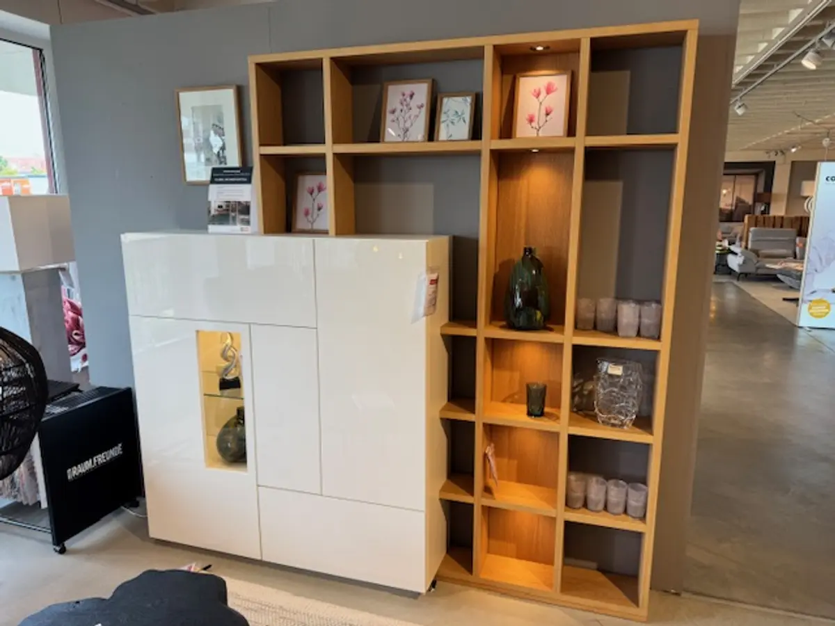 Regalwand inkl. Beleuchtung